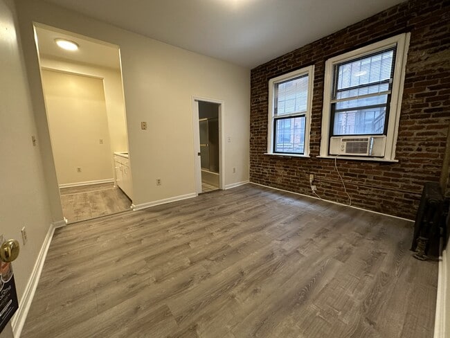 Building Photo - 54 Burbank St