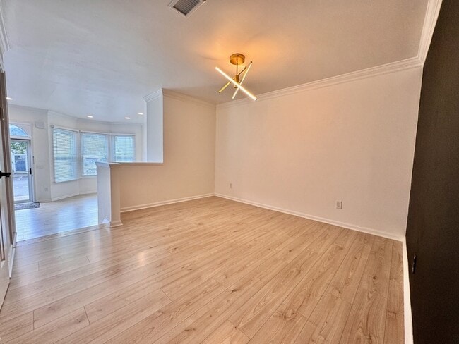 Photo - 201 Fairmont Ct