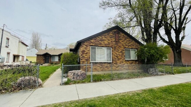 Building Photo - 2108 Jefferson Ave Rental