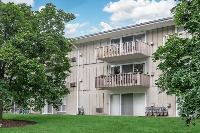 Lansing West Apartments