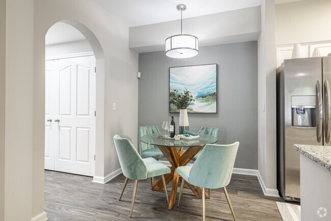 The Kensington - 2BR, 2BA - 924SF
