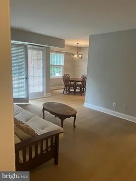 Photo - 3915 Lyndhurst Dr