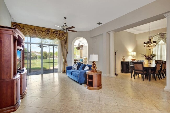 Photo - 9315 Via Classico W