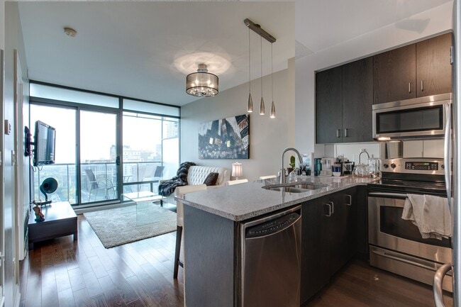 Building Photo - 18 Yorkville Ave