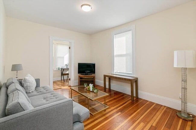 Building Photo - 412 Cabot St Unit 2