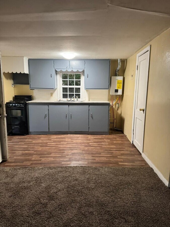 Photo - 318 W 5th St