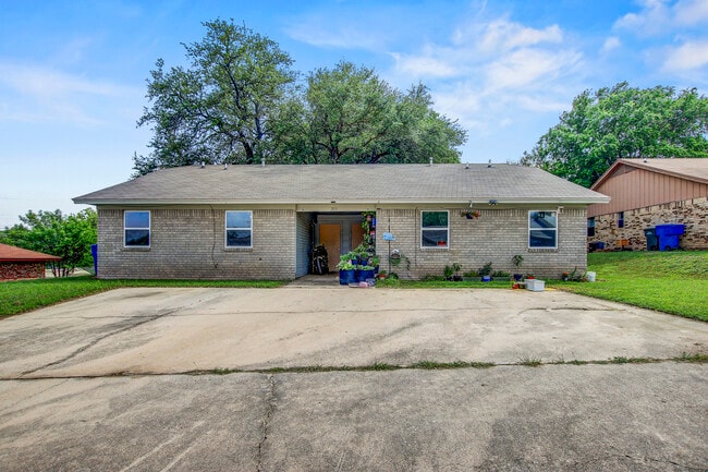 Photo - 203 Sorrell Dr