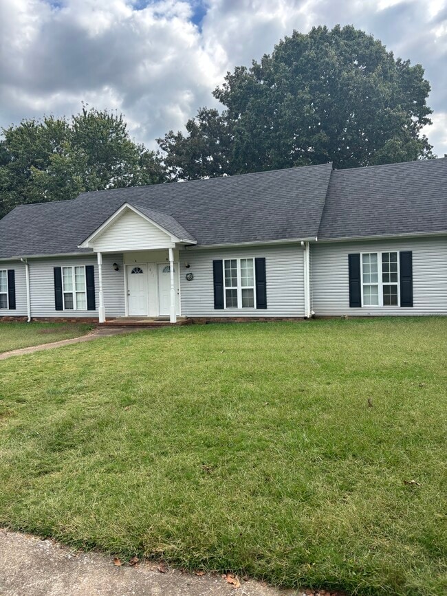 Photo - 1611 Briarwood Dr