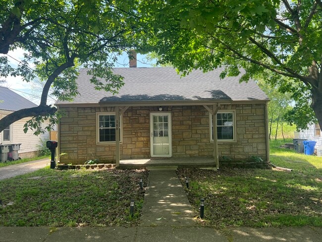 Building Photo - 706 Golfview Dr