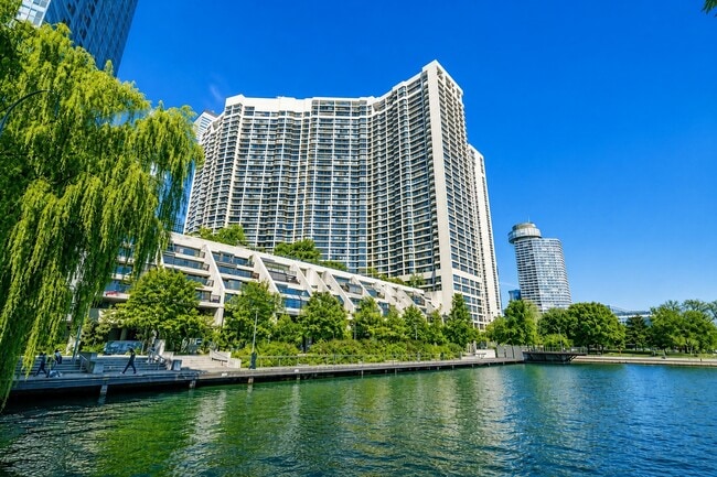 Building Photo - 65 Harbour Square