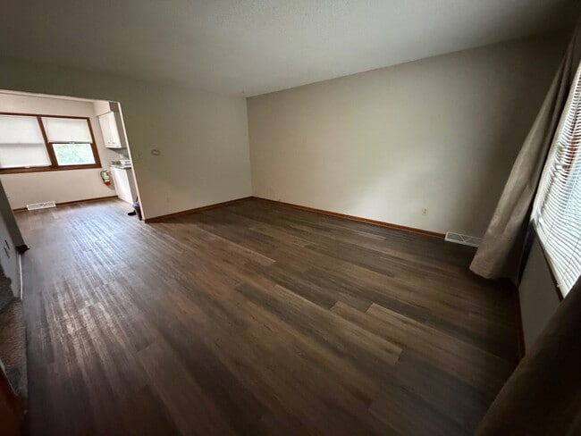 Building Photo - 1330 Delta Dr