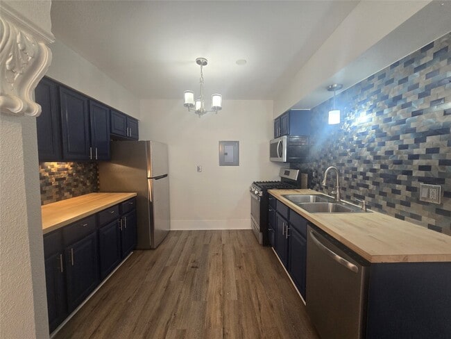 Building Photo - 725 Broadway Avenue J Unit 8