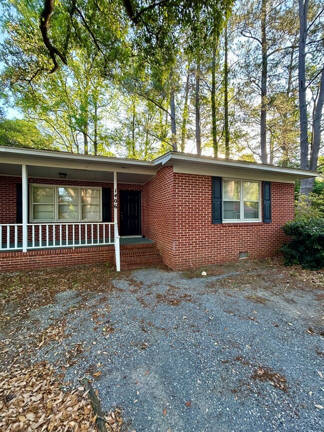 Building Photo - 2 bed 1 bath Unit 1406 Oak St Rental