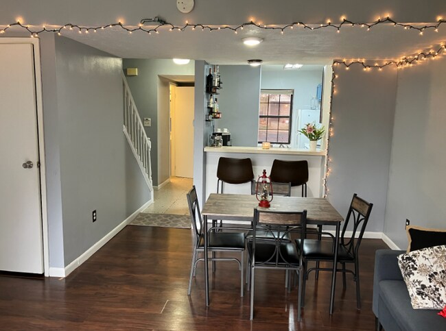 Photo - 526 E Graham Pl