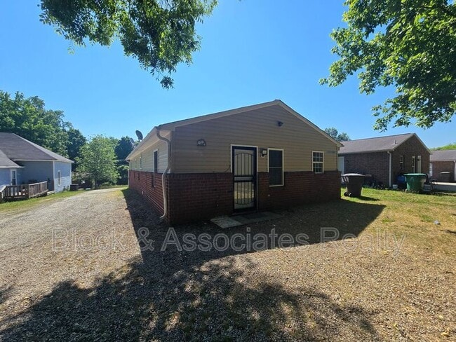 Building Photo - 1302 Bencini Pl