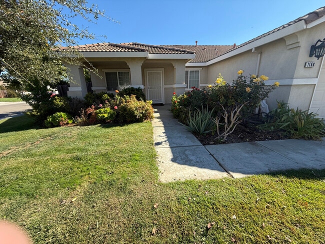 Photo - 1168 Fernwood Way