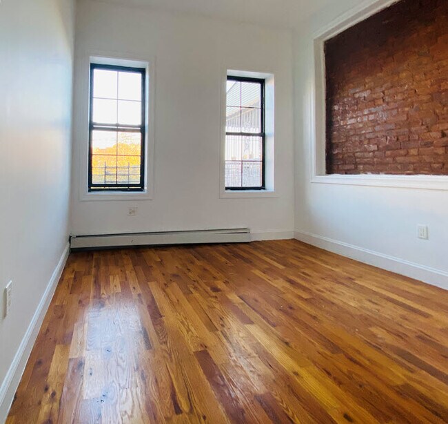 Photo - 220 Montauk Ave Unidad 2