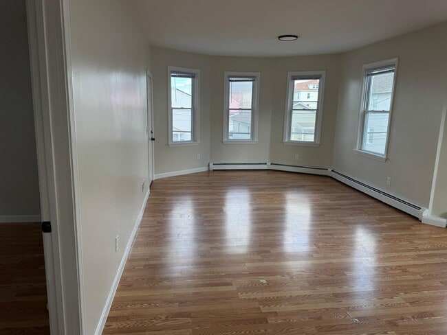 Livingroom space - 33 Linwood Ave Unit 31 Linwood Ave #2