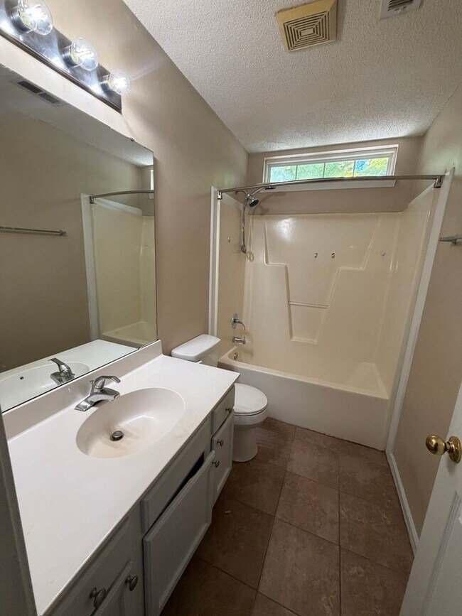 Photo - 5704 Kemp Mundy Ln