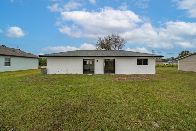 Photo - Charming Palm Bay Retreat - Perfect for Relaxation and Entertainment!