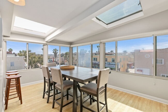 Photo - 3 bed 2.5  bath in the Heart of Mission Beach