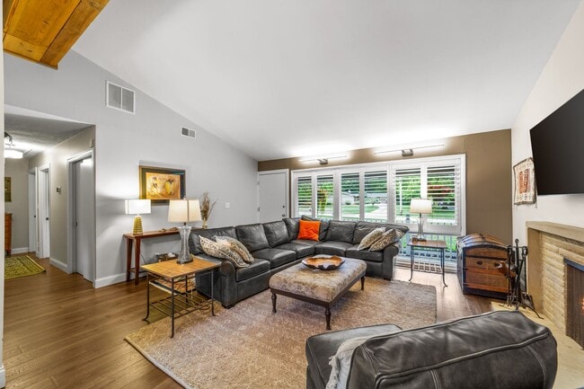 Photo - Fantastic 4-Bedroom with Updated Kitchen &...