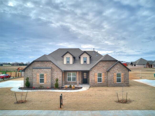 Building Photo - Very Nice 5 Bedroom 3.5 Bathrooms with Bon...