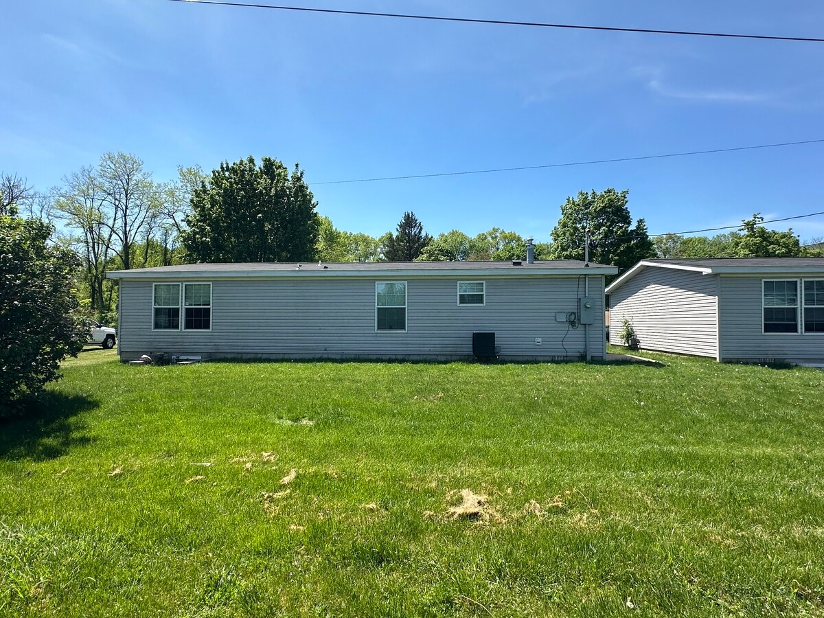 Photo - 231 E Walnut St