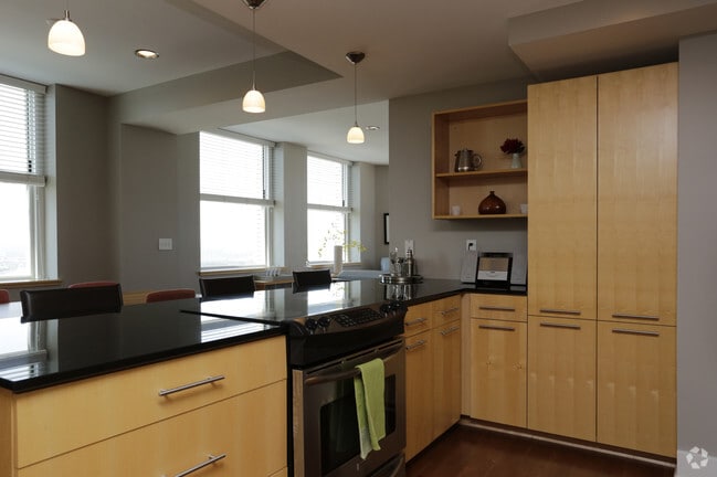 909 Walnut