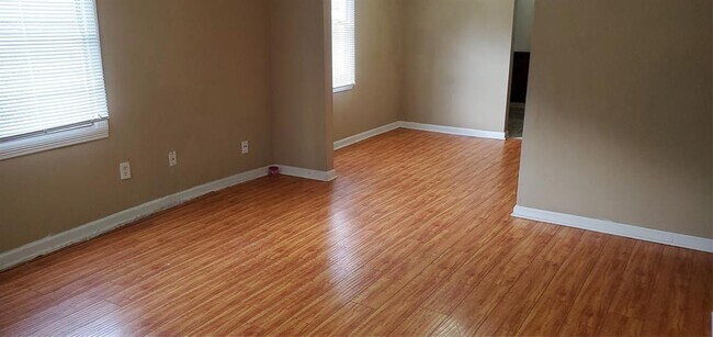 Photo - 4515 White Rock St