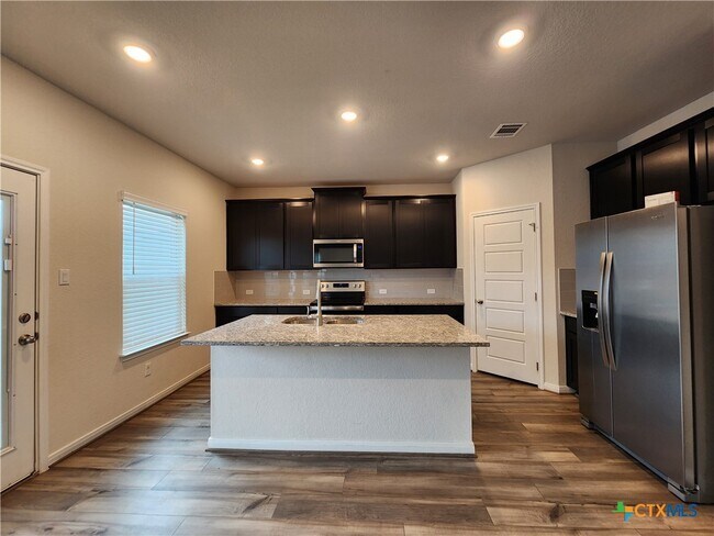 Photo - 1225 Ella Xing