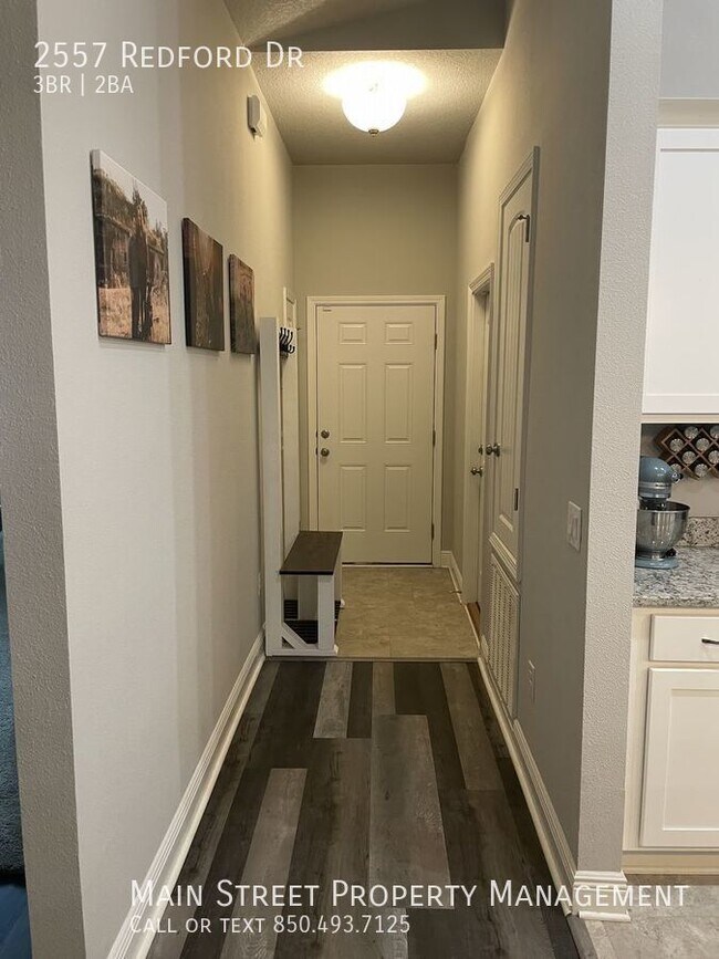 Photo - 2557 Redford Dr