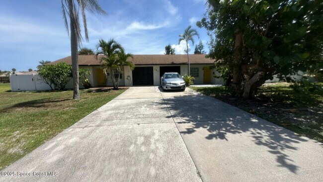 Photo - 121 Franklyn Ave