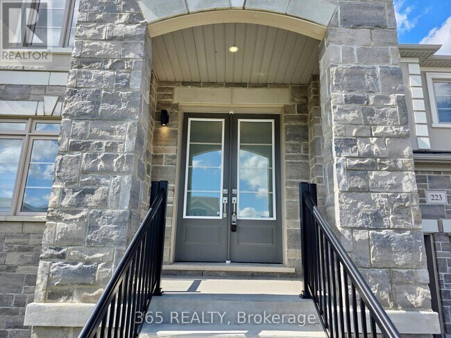 Photo - 223 Warden St