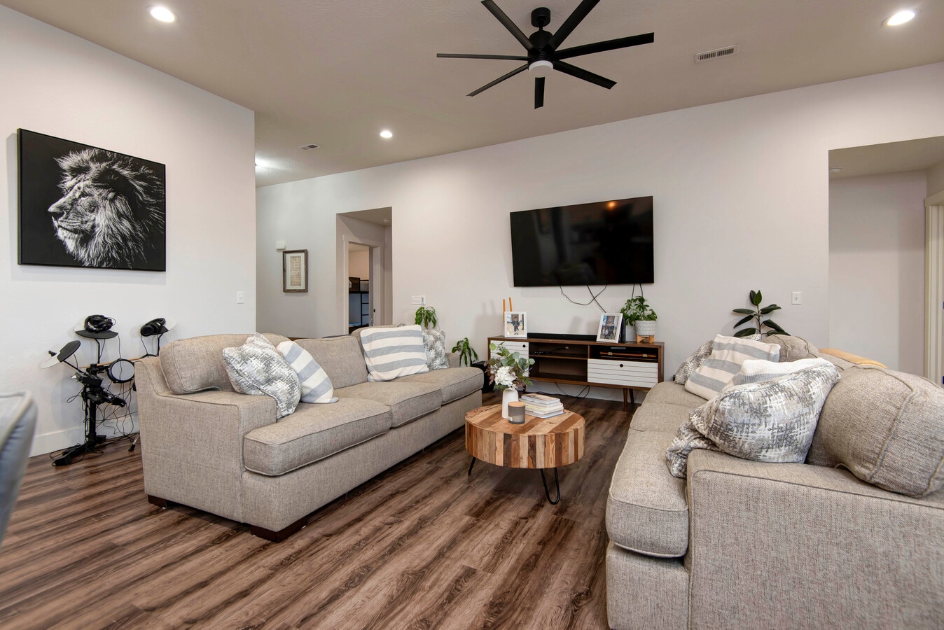 Photo - 2382 Athens St