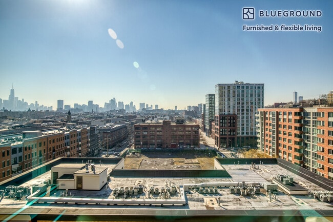 Photo - 900 Monroe St Unidad FL10-ID717