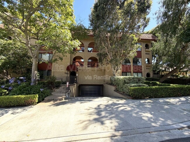 Building Photo - 2849 E Street Unit 17