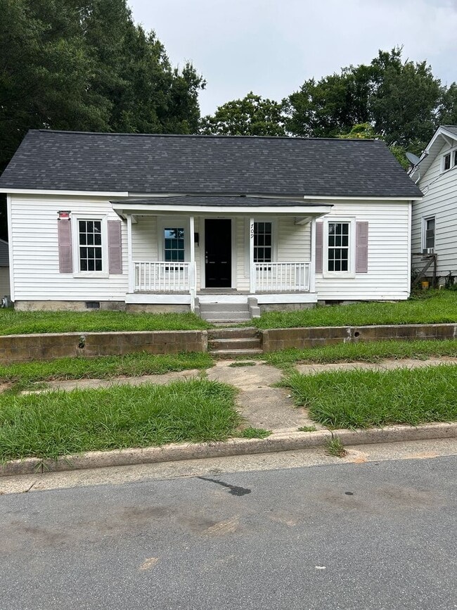 Photo - 709 E Devonshire St House