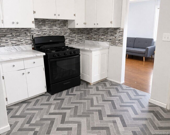 Photo - 19 Lawrence Ave