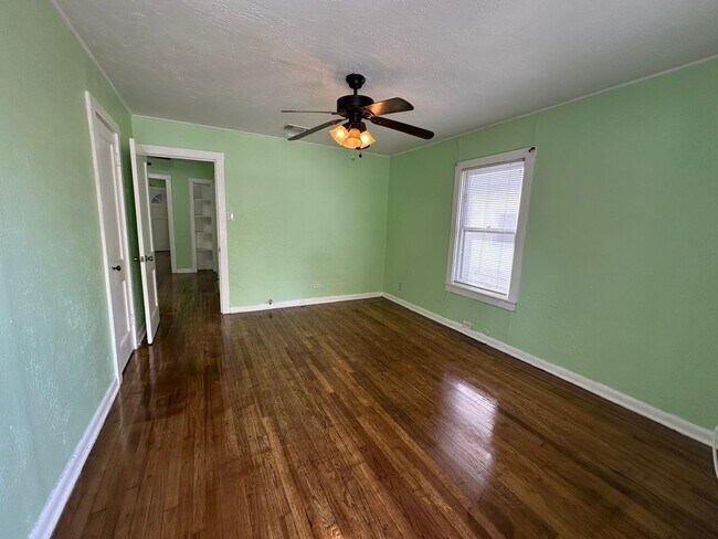 Photo - 2-BEDROOM DUPLEX IN MAHNCKE PARK