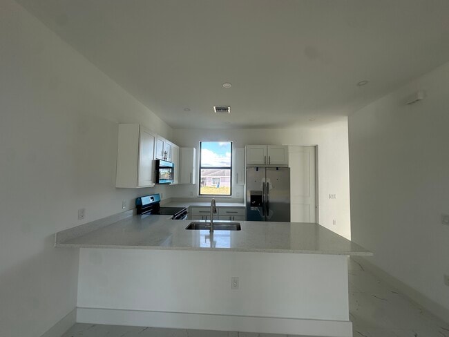 Building Photo - 1122 Homer Ave S