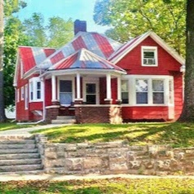 Photo - 800 N Lincoln St