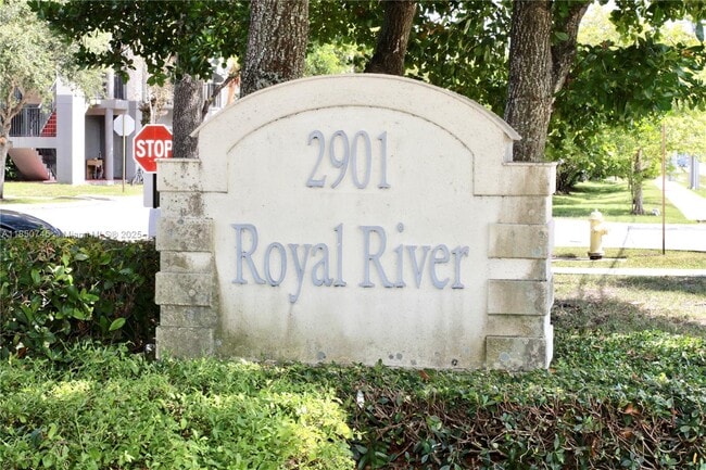 Building Photo - 2901 Riverside Dr Unit 304 Rental