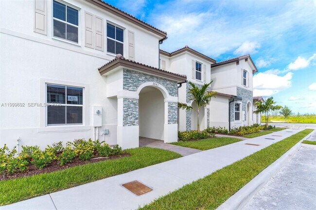 Photo - 2661 SE 28th St