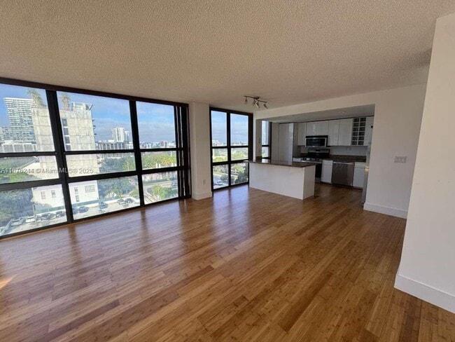 Building Photo - 600 NE 36th St Unit 821