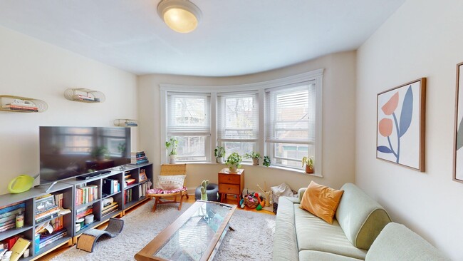 Building Photo - 672 Washington St Unit 672-4