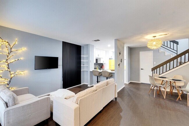 Building Photo - 2018 W Rundberg Ln Unit 5D