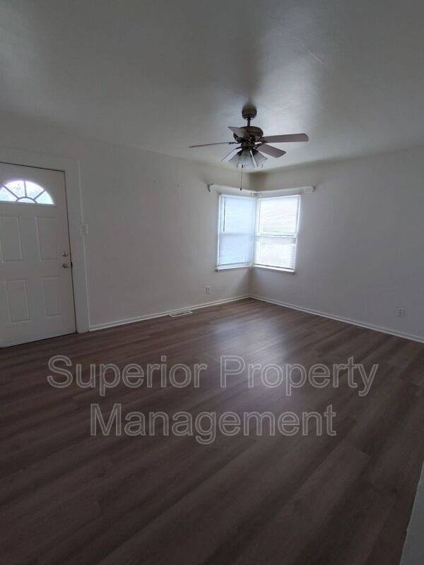 Photo - 206 E 5th St