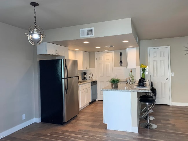 Photo - 4710 E Portland St