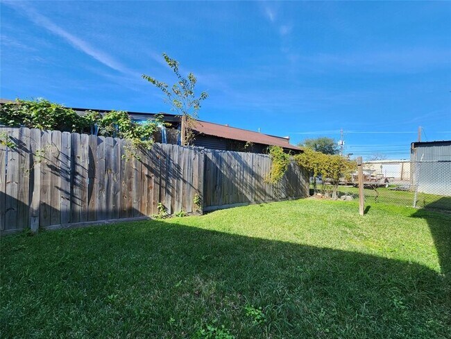 Building Photo - 6915 Avenue L Rental